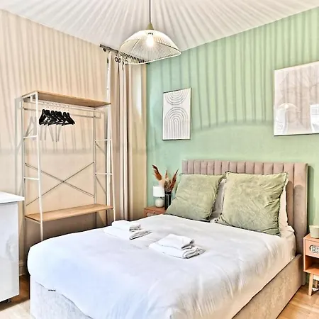 Apartman Au Centre De 14eme - Ii *